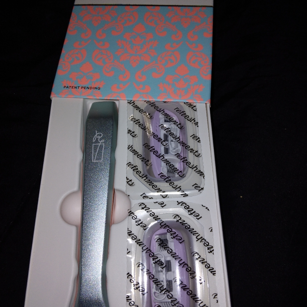 Refreshments coral razor NEW